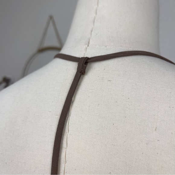 $5 CLEAR OUT SALE Forever 21 Neutral Nude Top Small - Picture 5 of 7